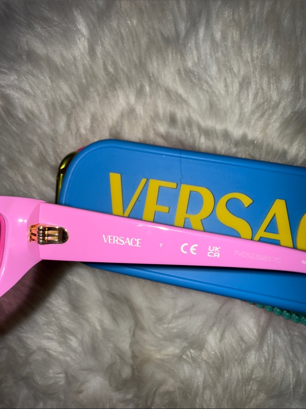 CHILDRENS Versace pink/lavender Sunglasses with yellow accent & keychain attache - Picture 6 of 6